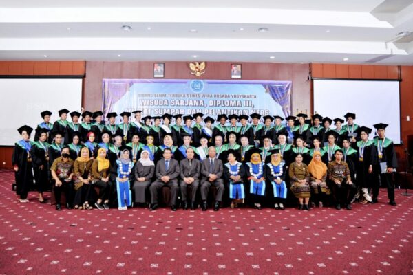 Wisuda Stikes Wira Husada